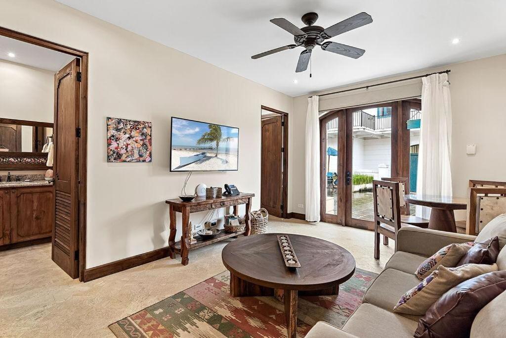 Las Catalinas 1 Bd Walk To Beach