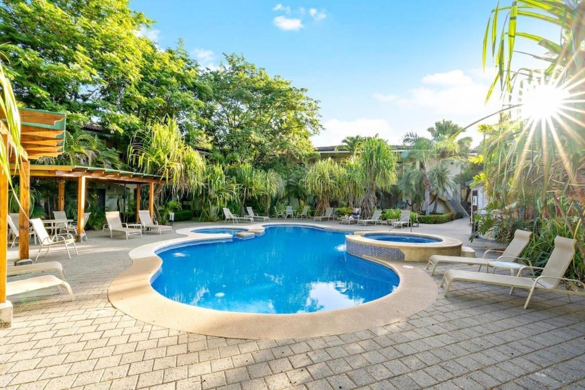 Apartment 2 Bd Steps To Beach *