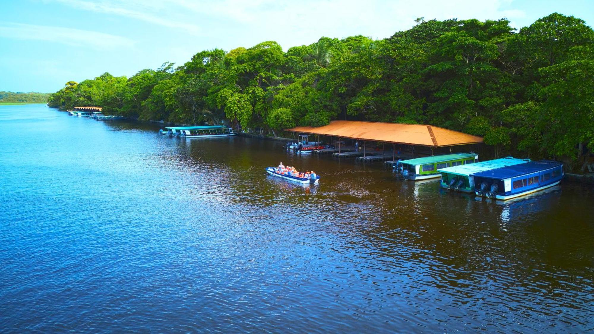Aninga Lodge *