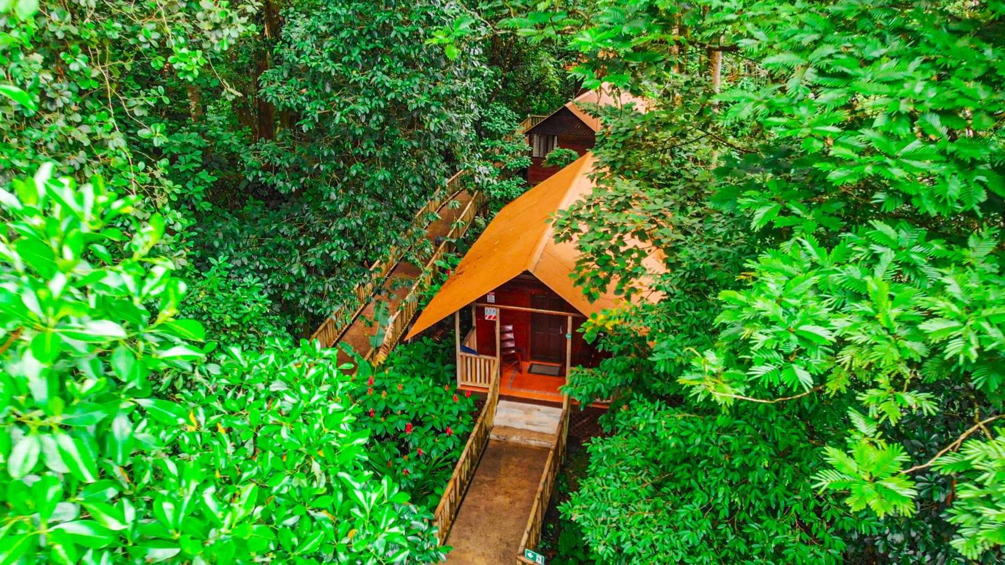 Aninga Lodge *