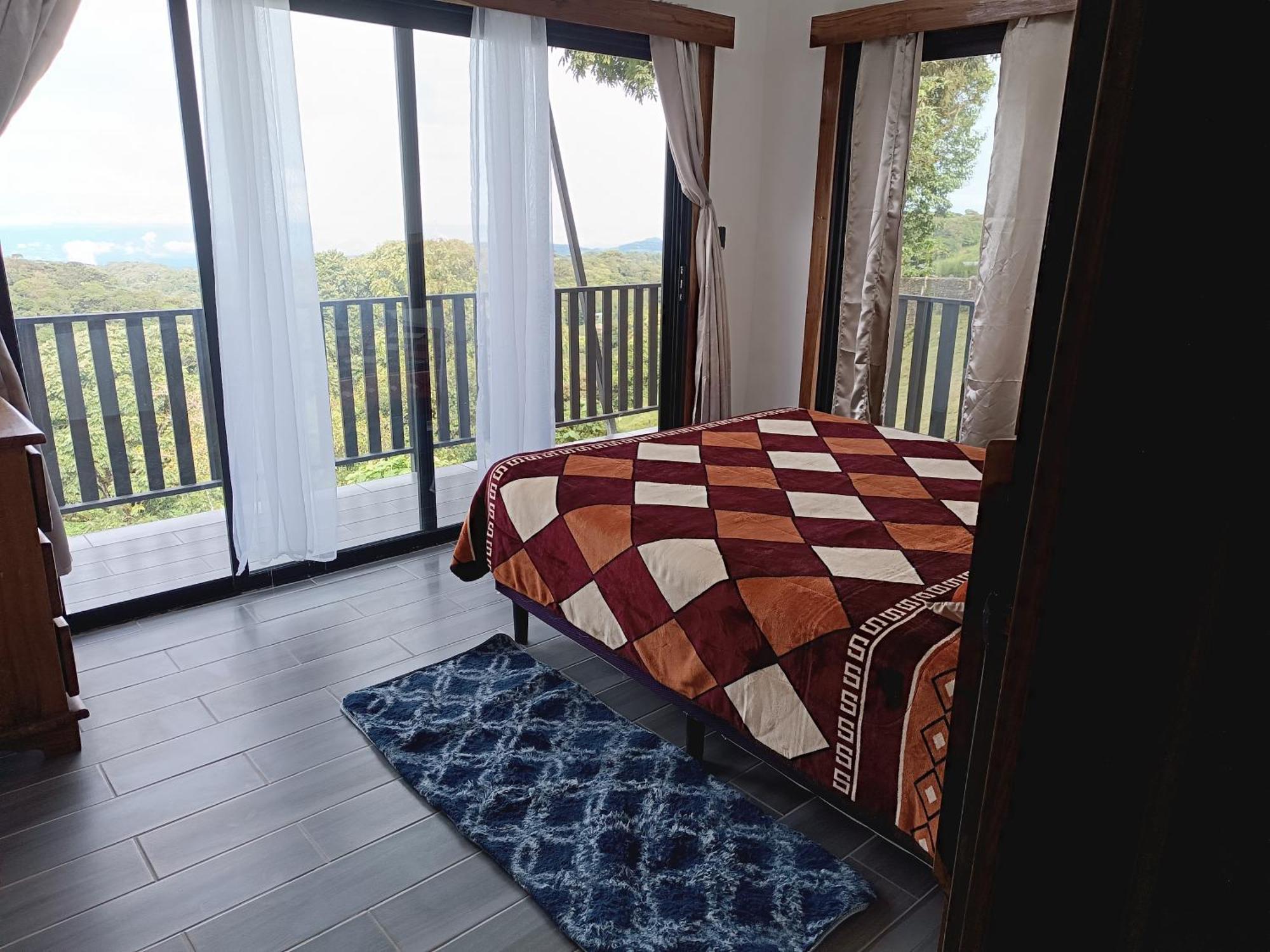 Athila Ecolove * Monteverde