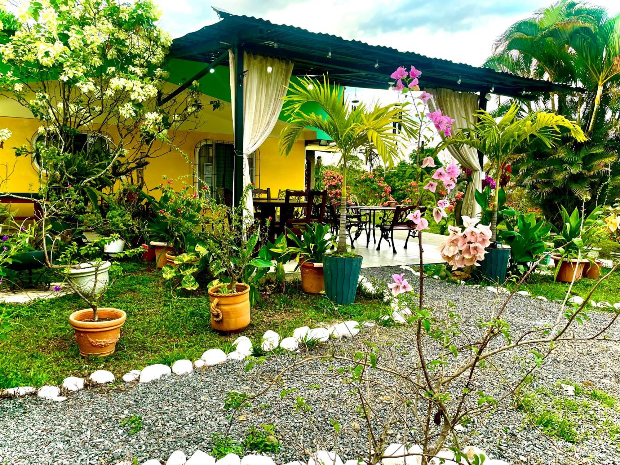 Tierra De Volcanes Hotel *
