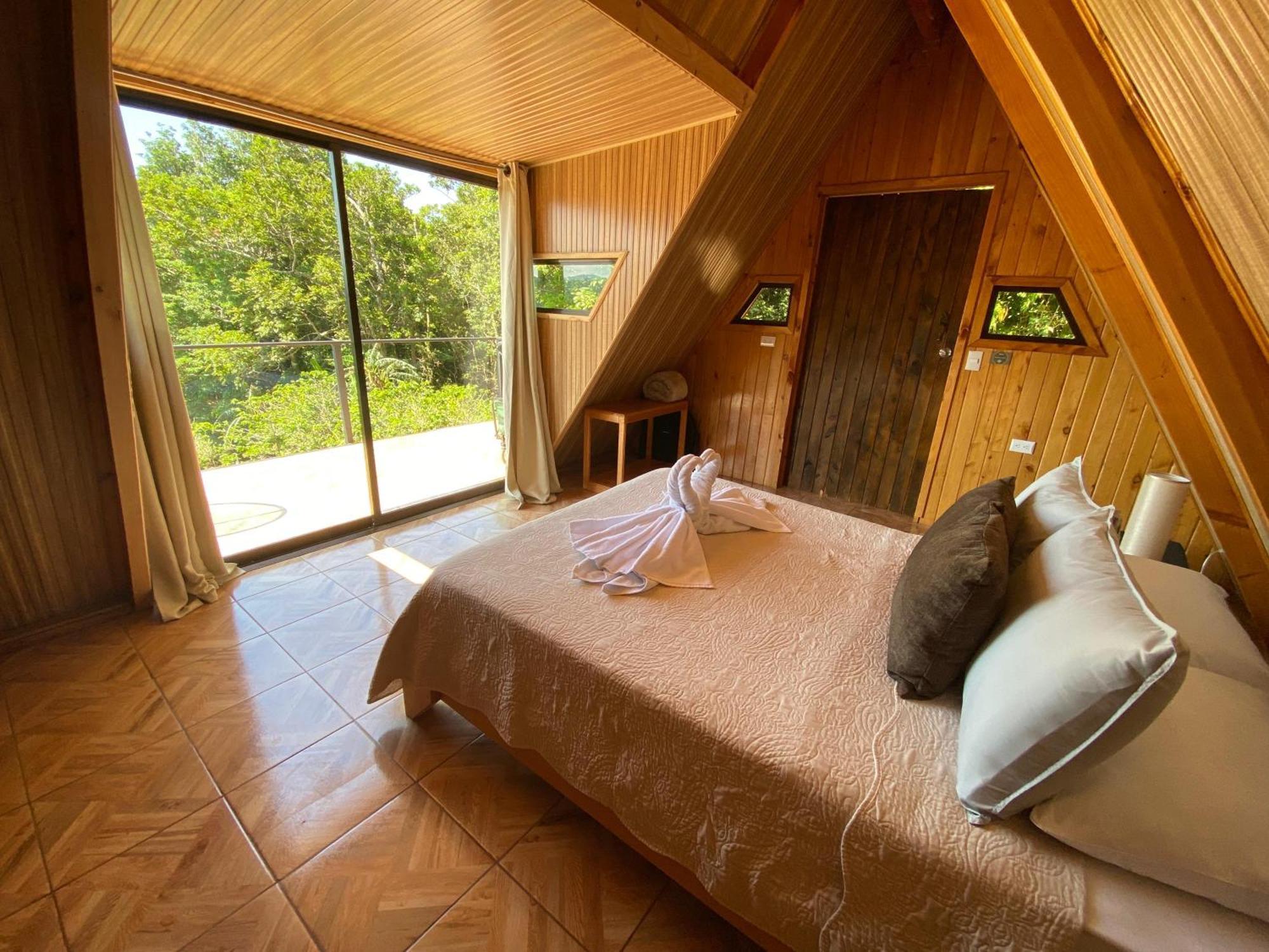 Lodge Tityra