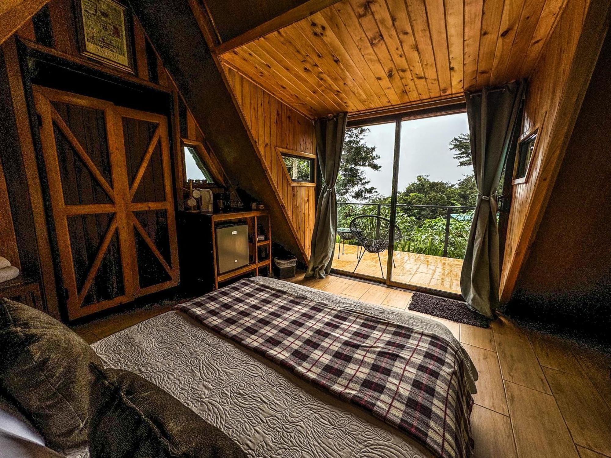 Lodge Tityra *