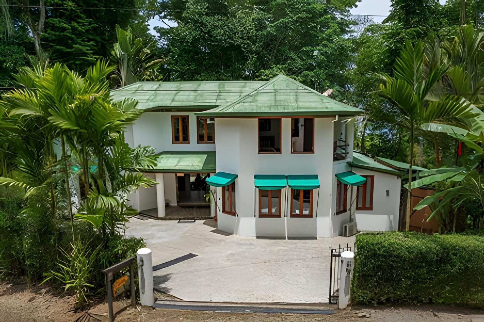 Resort Private Jungle Sorrounded By Two Creeks *