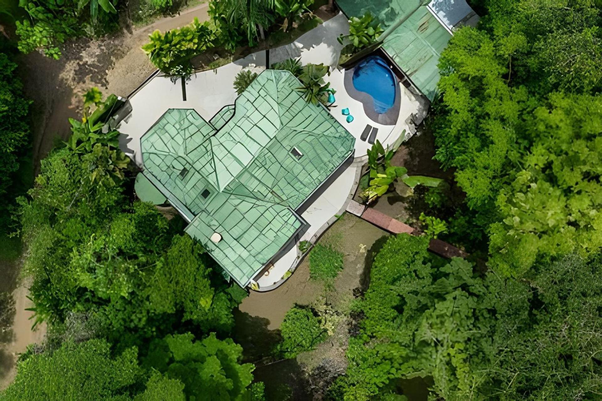 Private Jungle Sorrounded By Two Creeks * Dominicalito