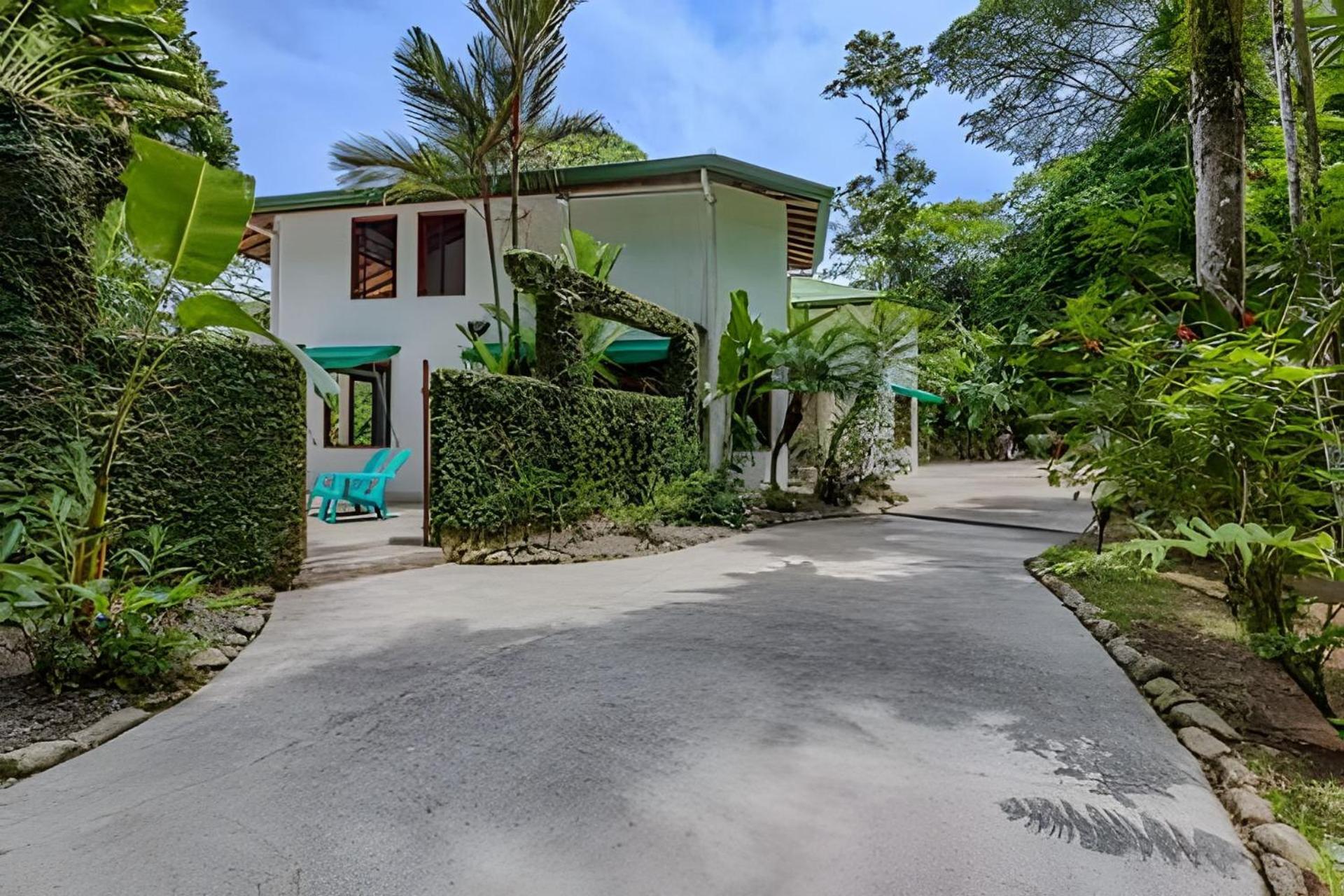 Private Jungle Sorrounded By Two Creeks * Dominicalito