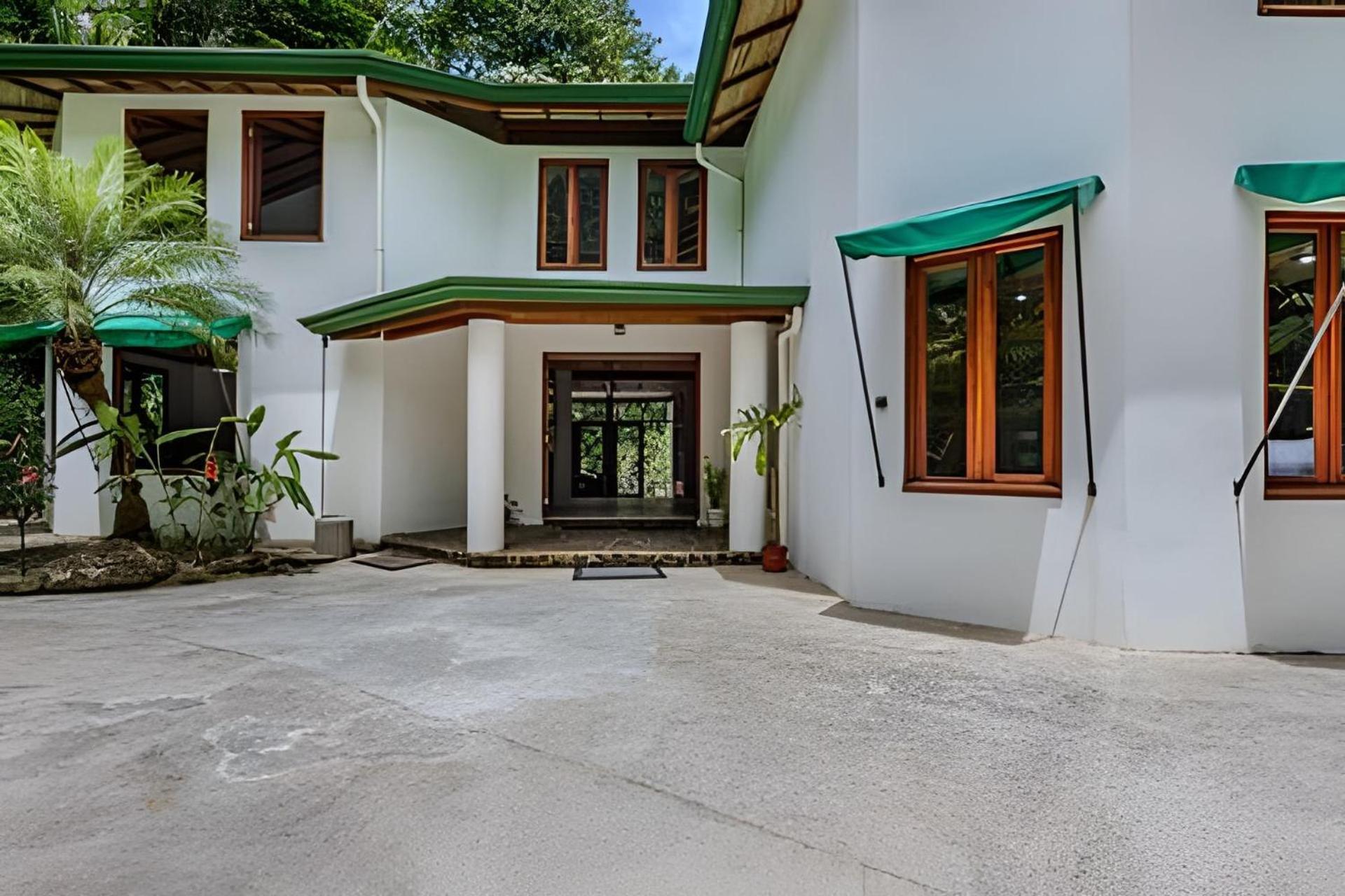 Private Jungle Sorrounded By Two Creeks Resort *