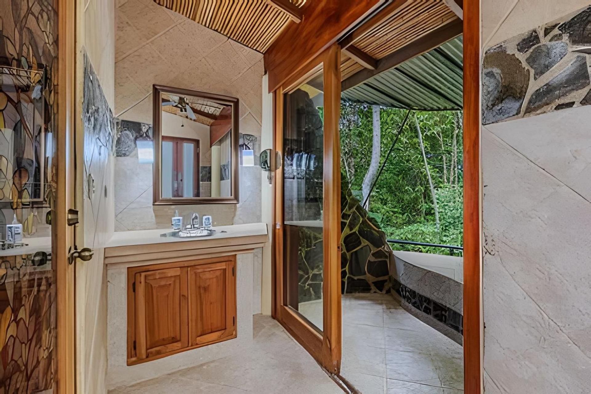 Private Jungle Sorrounded By Two Creeks Resort