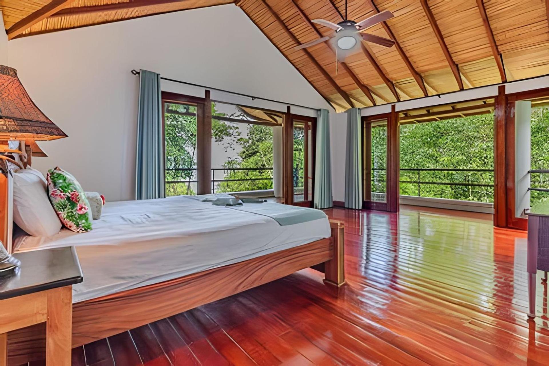 Private Jungle Sorrounded By Two Creeks Resort *