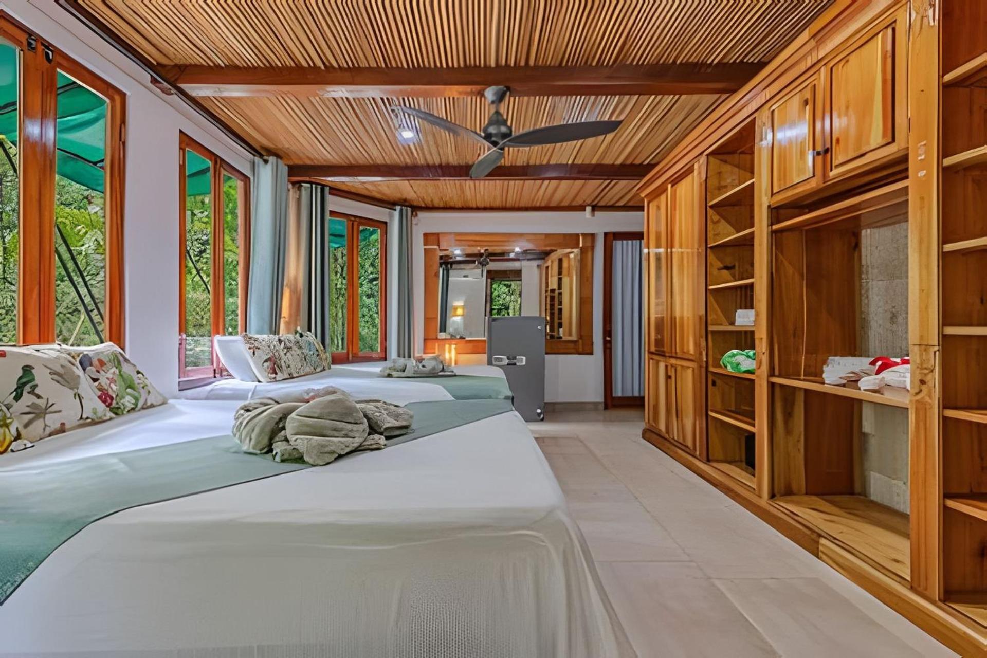 Private Jungle Sorrounded By Two Creeks