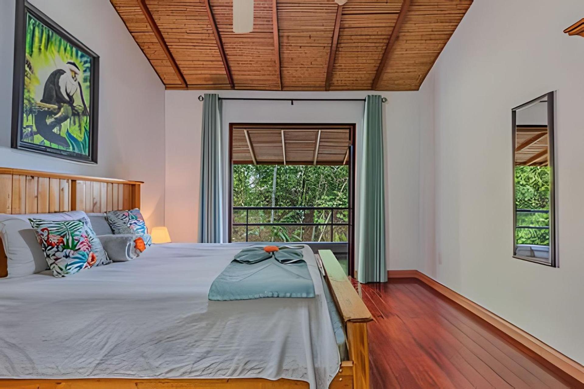 Private Jungle Sorrounded By Two Creeks Resort *