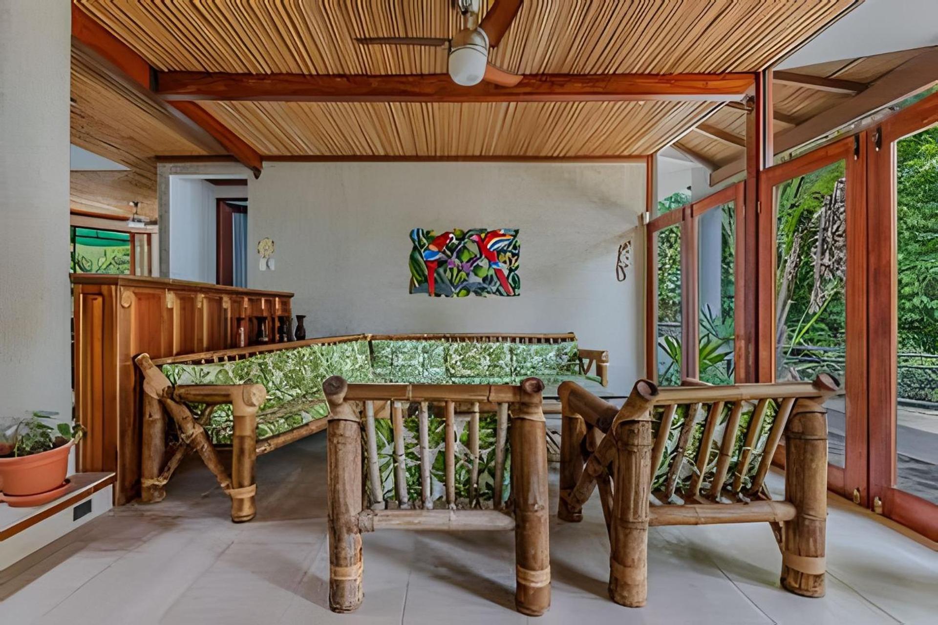 Private Jungle Sorrounded By Two Creeks *
