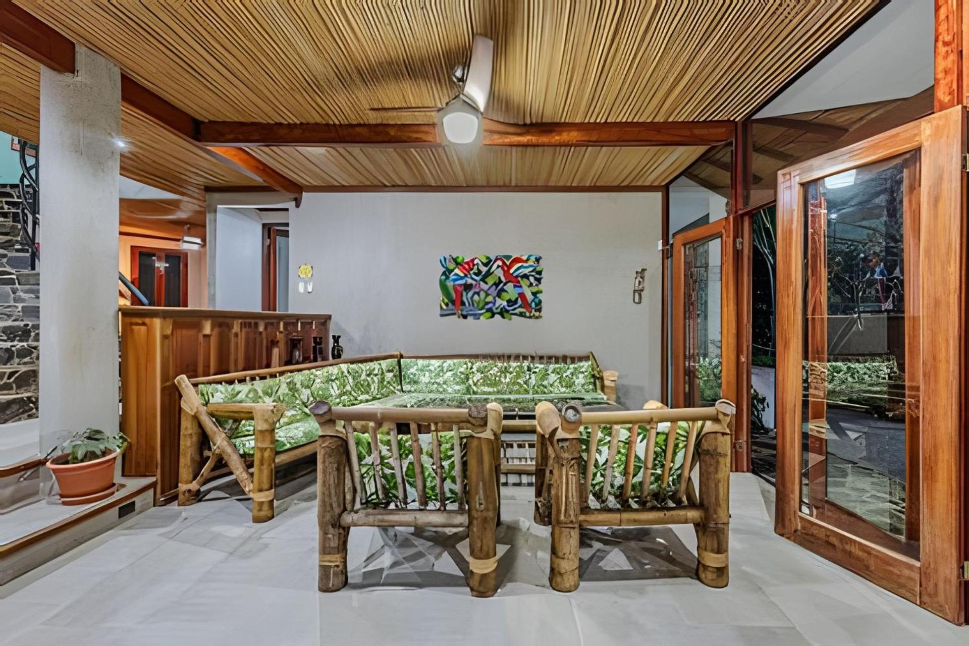 Private Jungle Sorrounded By Two Creeks *