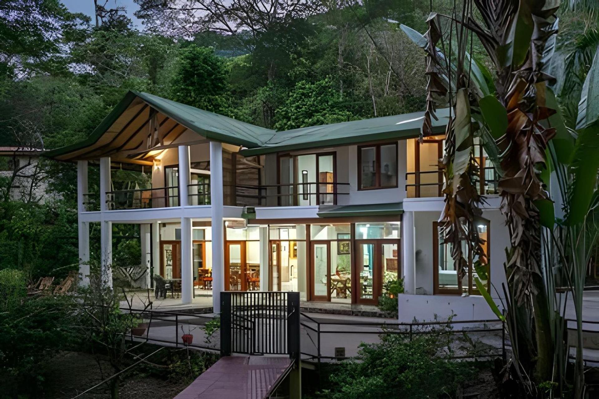 Private Jungle Sorrounded By Two Creeks *