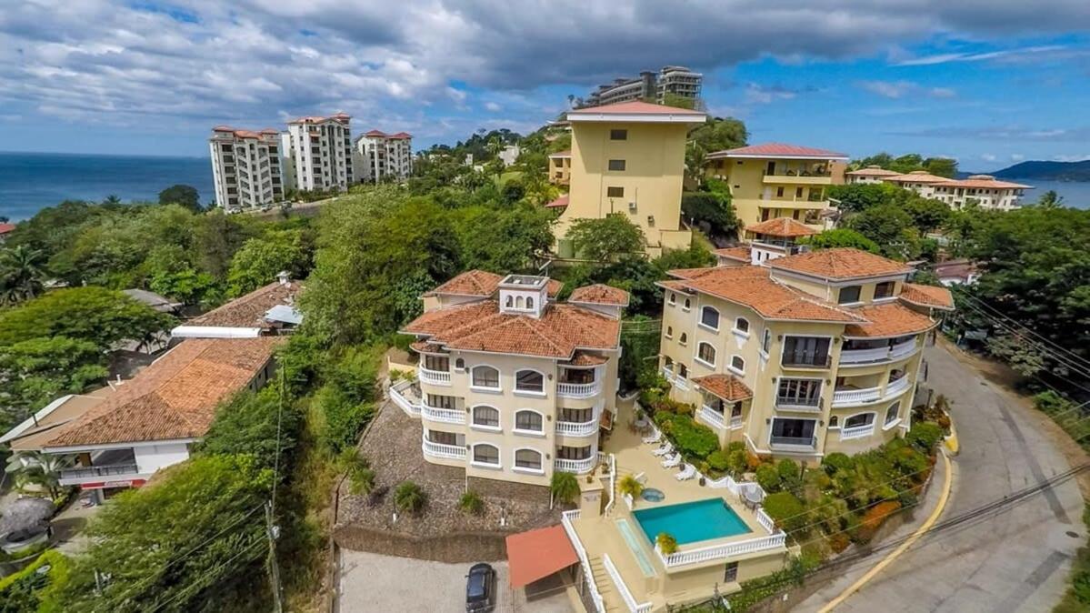 Holiday home Birds-eye Ocean View In Nicely Priced Top-floor Unit In Flamingo