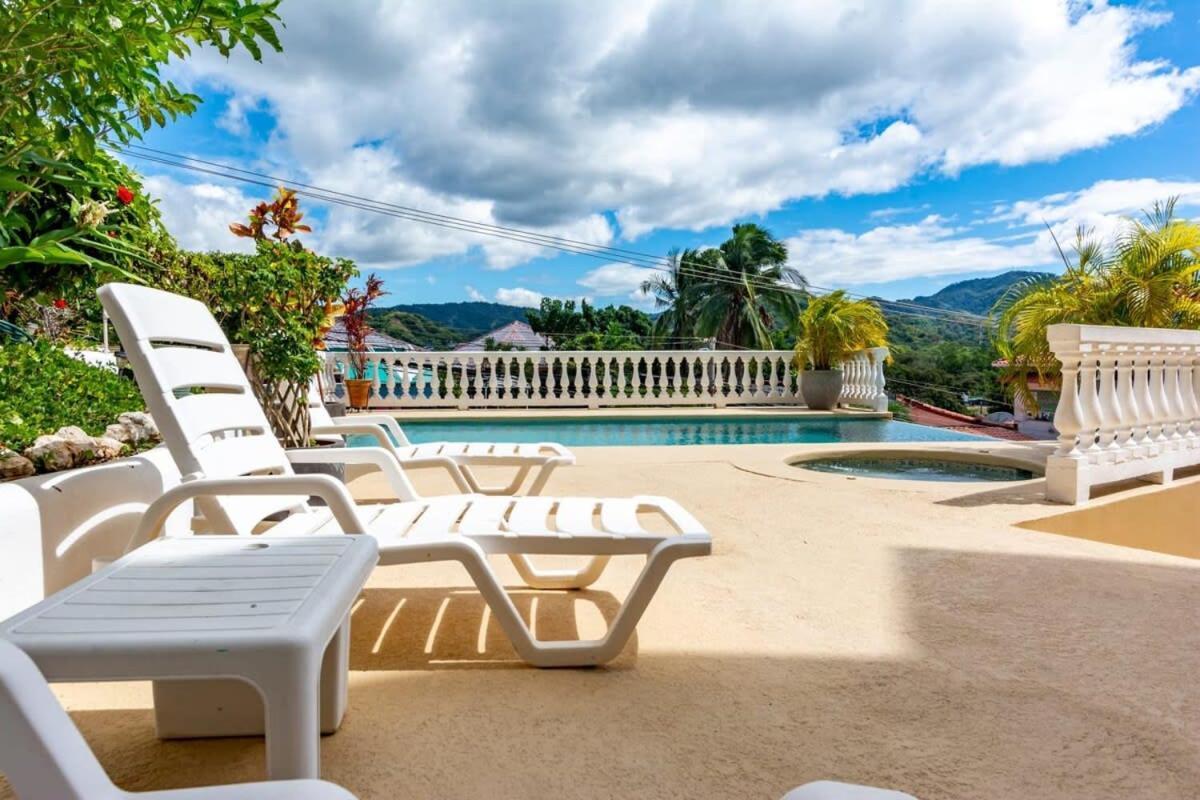 Birds-eye Ocean View In Nicely Priced Top-floor Unit In Flamingo Playa Flamingo