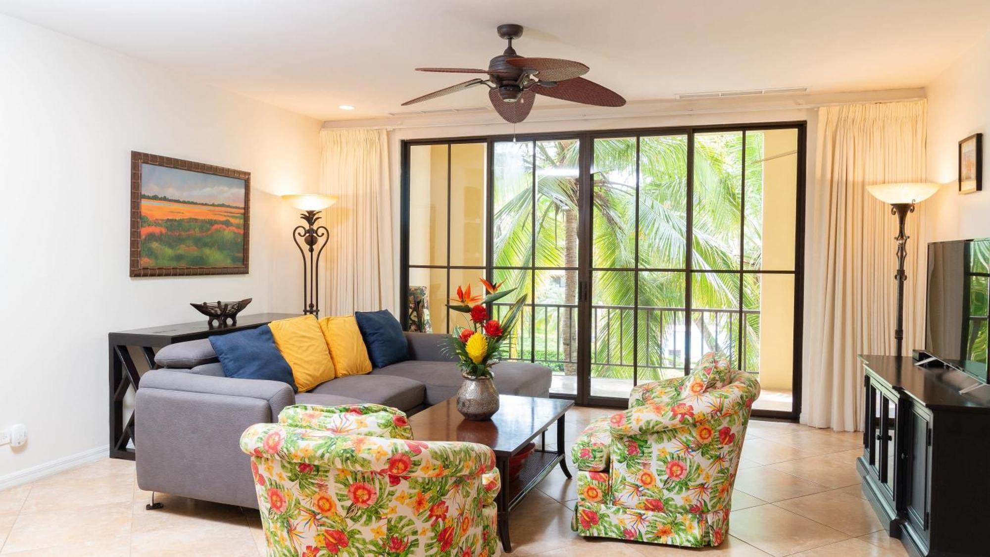 1-bedroom Near Pool Holiday home