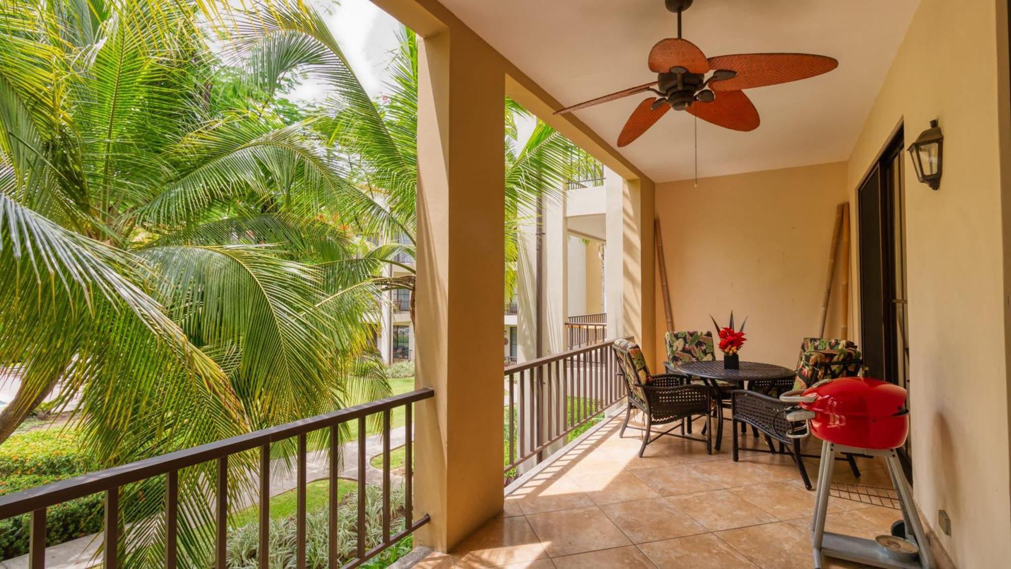 1-bedroom Near Pool Holiday home