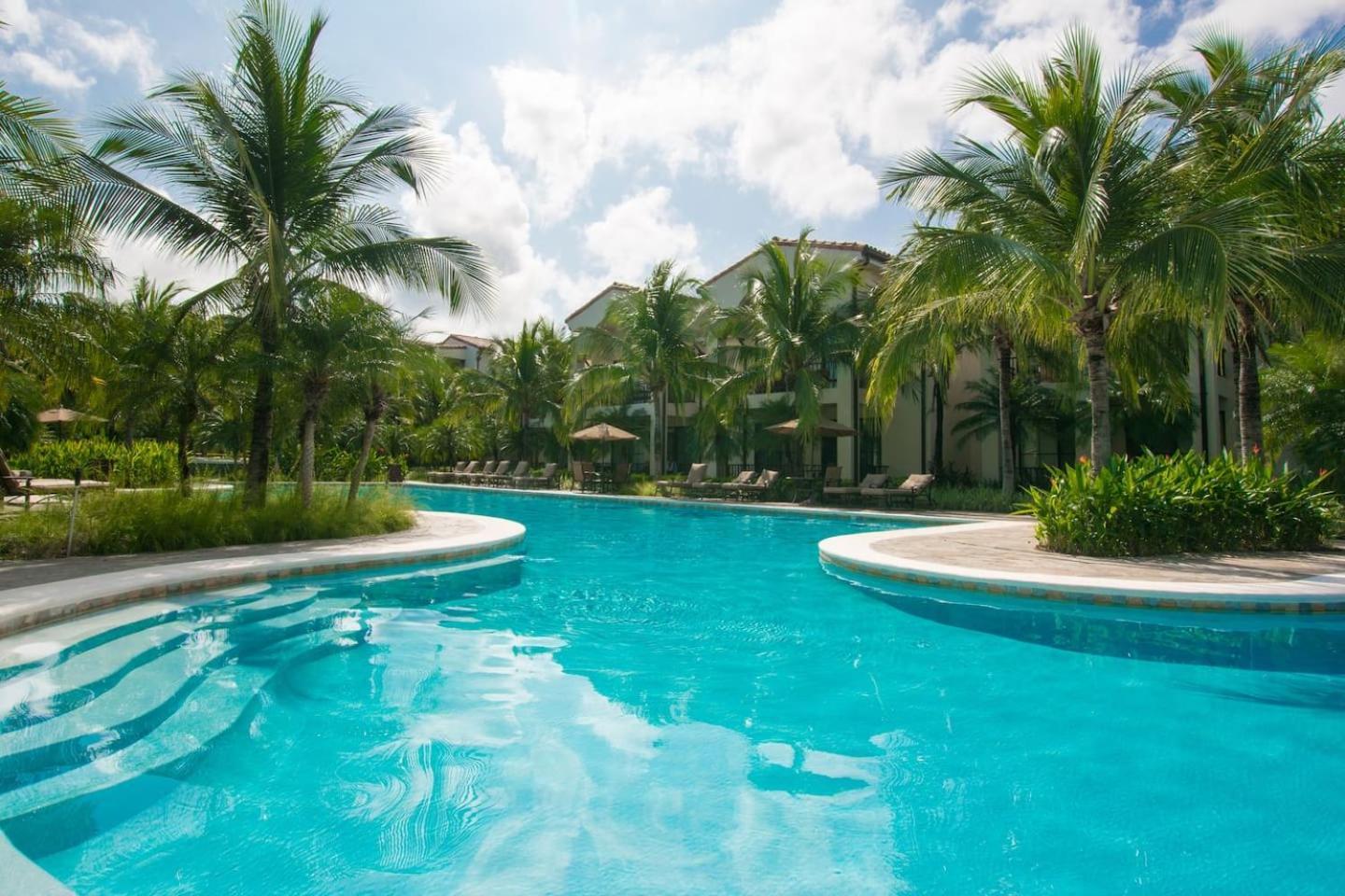 1-bedroom Near Pool Holiday home *