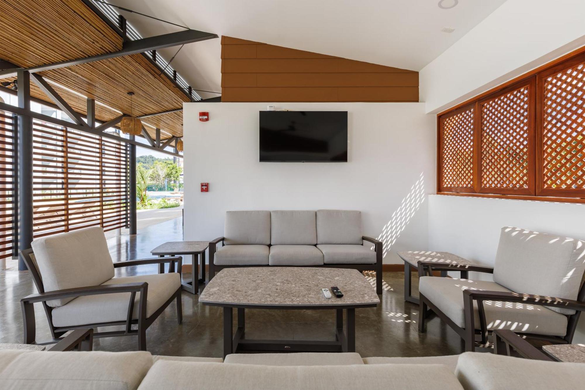 Casago 0607b Brand New Modern With Stylish Decor And Scenic Views Apartment *