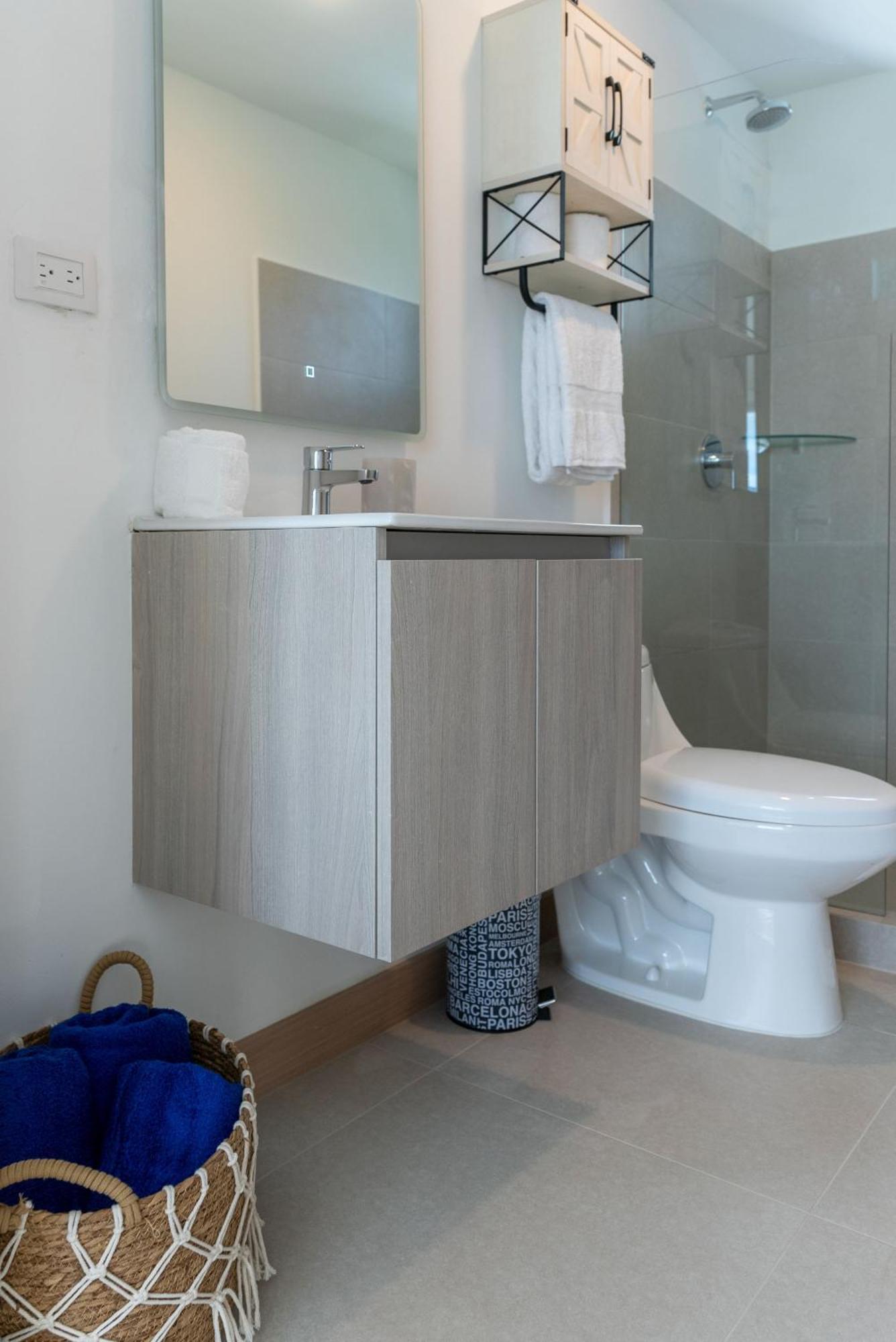 Casago 0607b Brand New Modern With Stylish Decor And Scenic Views Apartment *