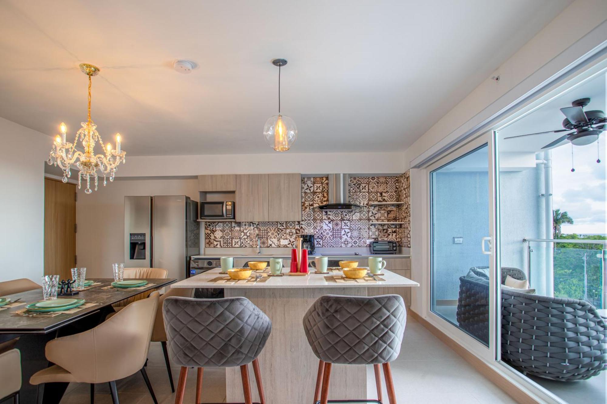 Casago 0607b Brand New Modern With Stylish Decor And Scenic Views Apartment