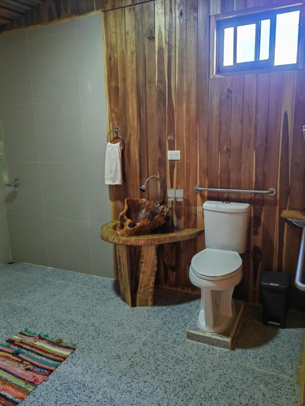Onca Tours & Treehouses Lodge *