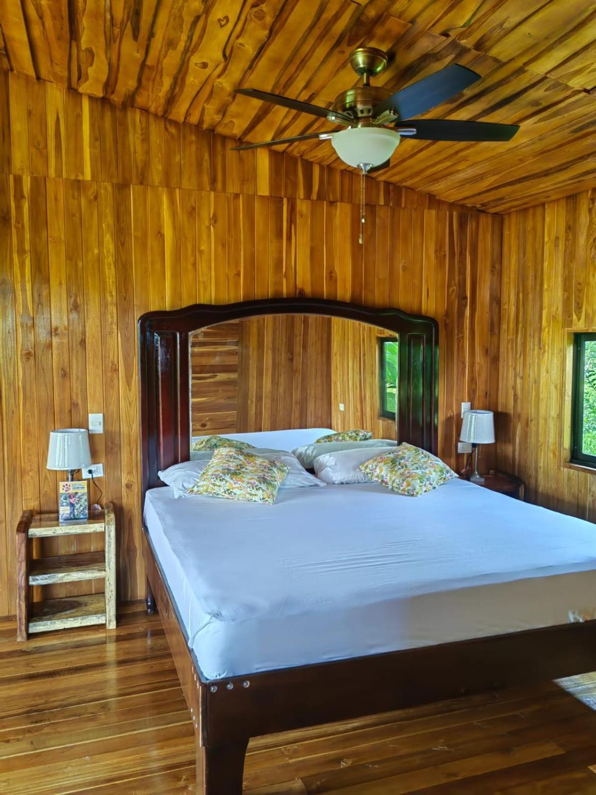 Lodge Onca Tours & Treehouses *