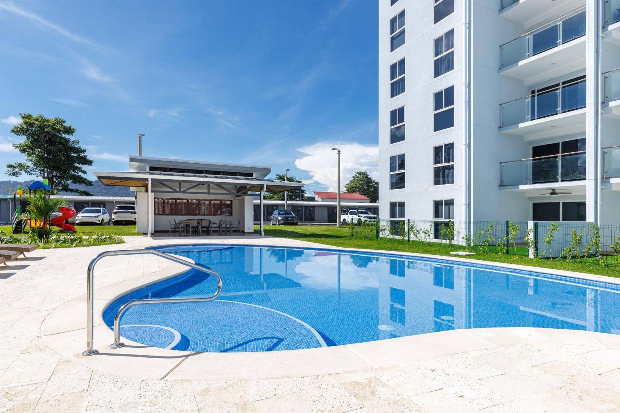 Casago 0702c Brand New Family-friendly Retreat Steps From The *