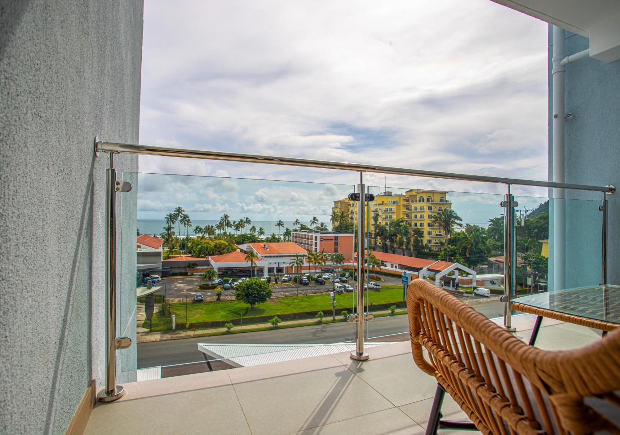 Apartment Casago 0702c Brand New Family-friendly Retreat Steps From The