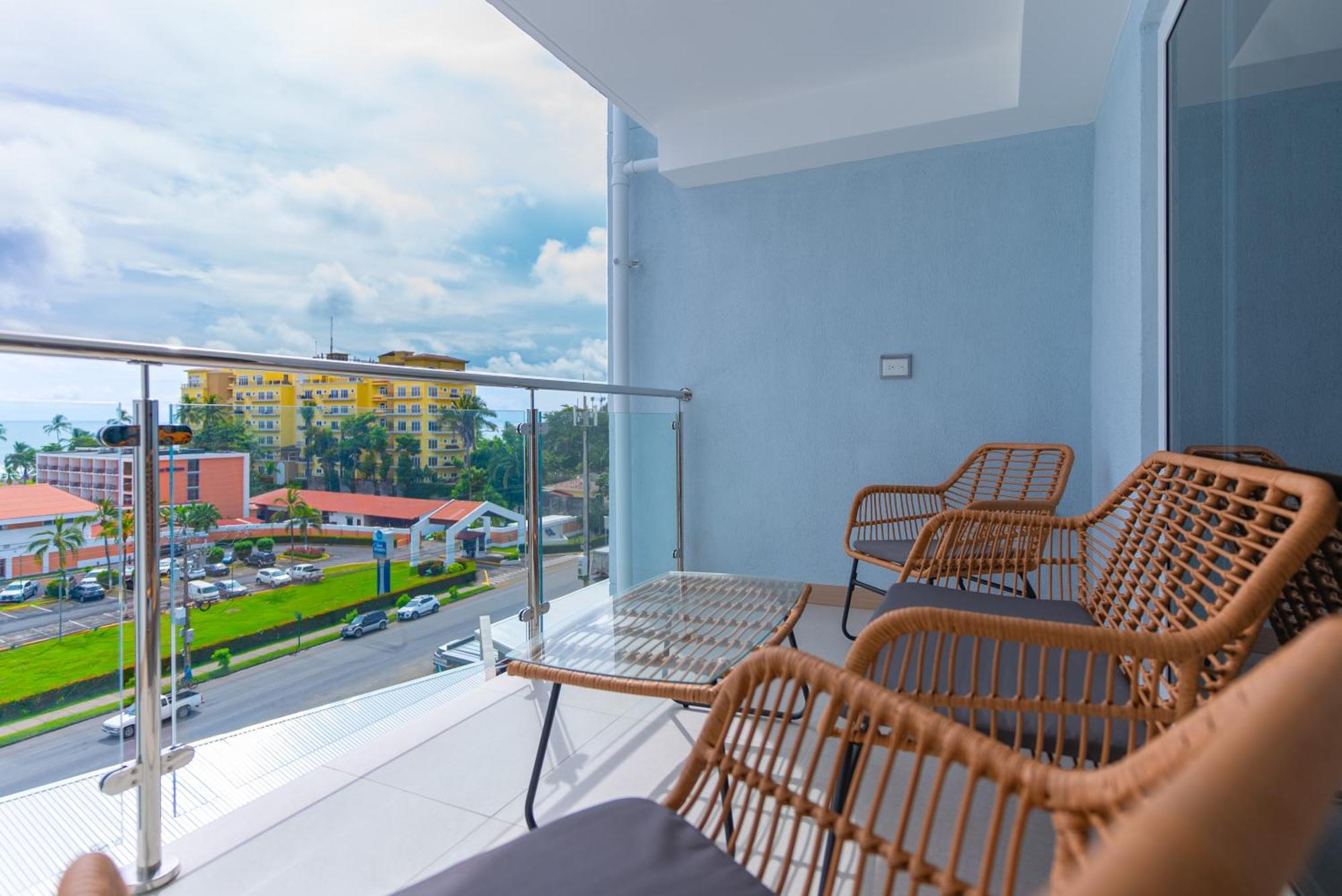 Casago 0702c Brand New Family-friendly Retreat Steps From The *