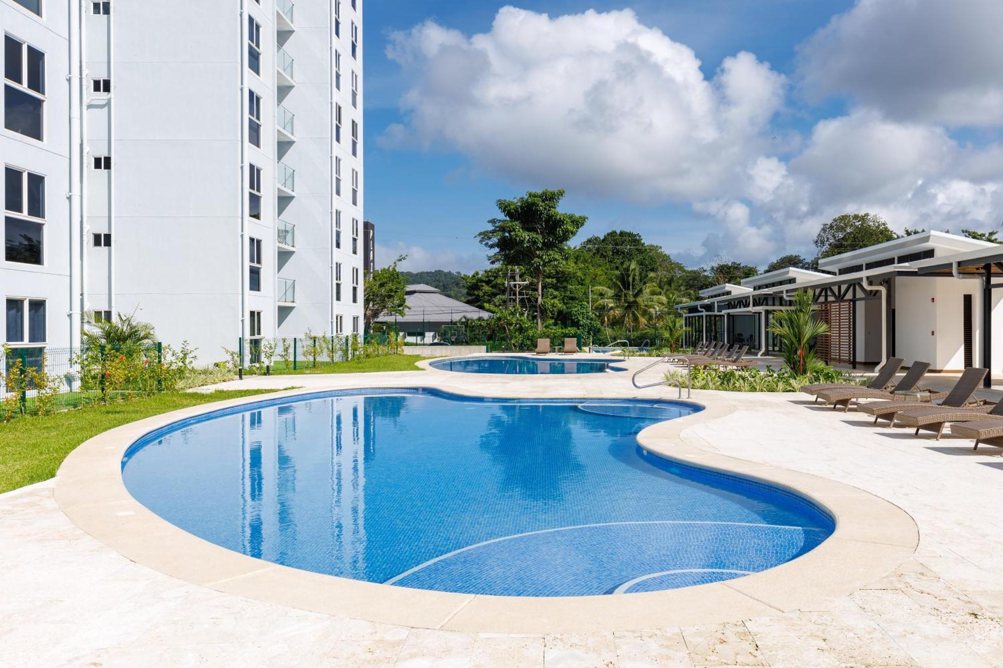 Casago 0702c Brand New Family-friendly Retreat Steps From The *