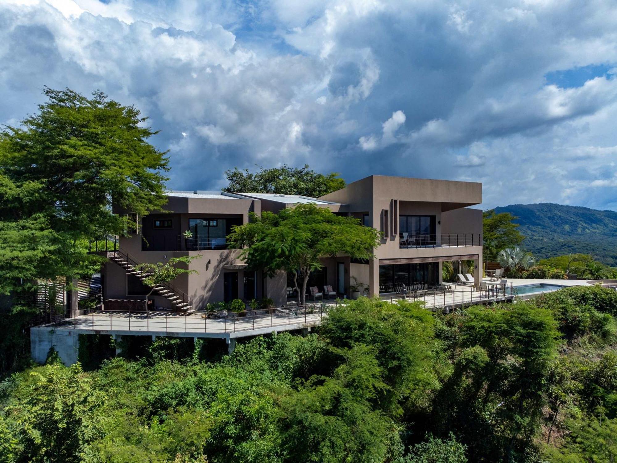 5-bd Beauty With Pool Above Potrero *