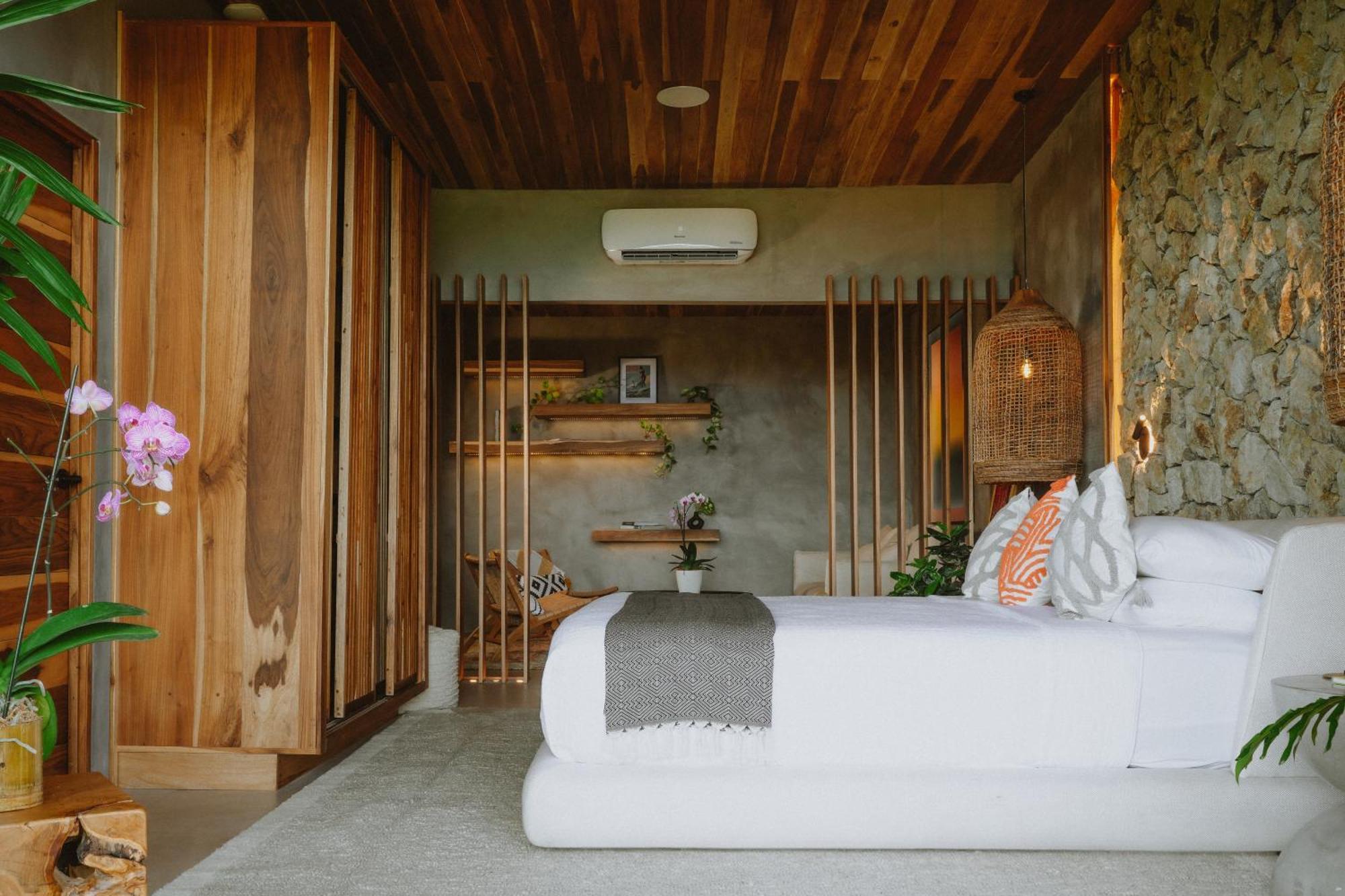 Lodge Surf Synergy All-Inclusive Surf Retreat