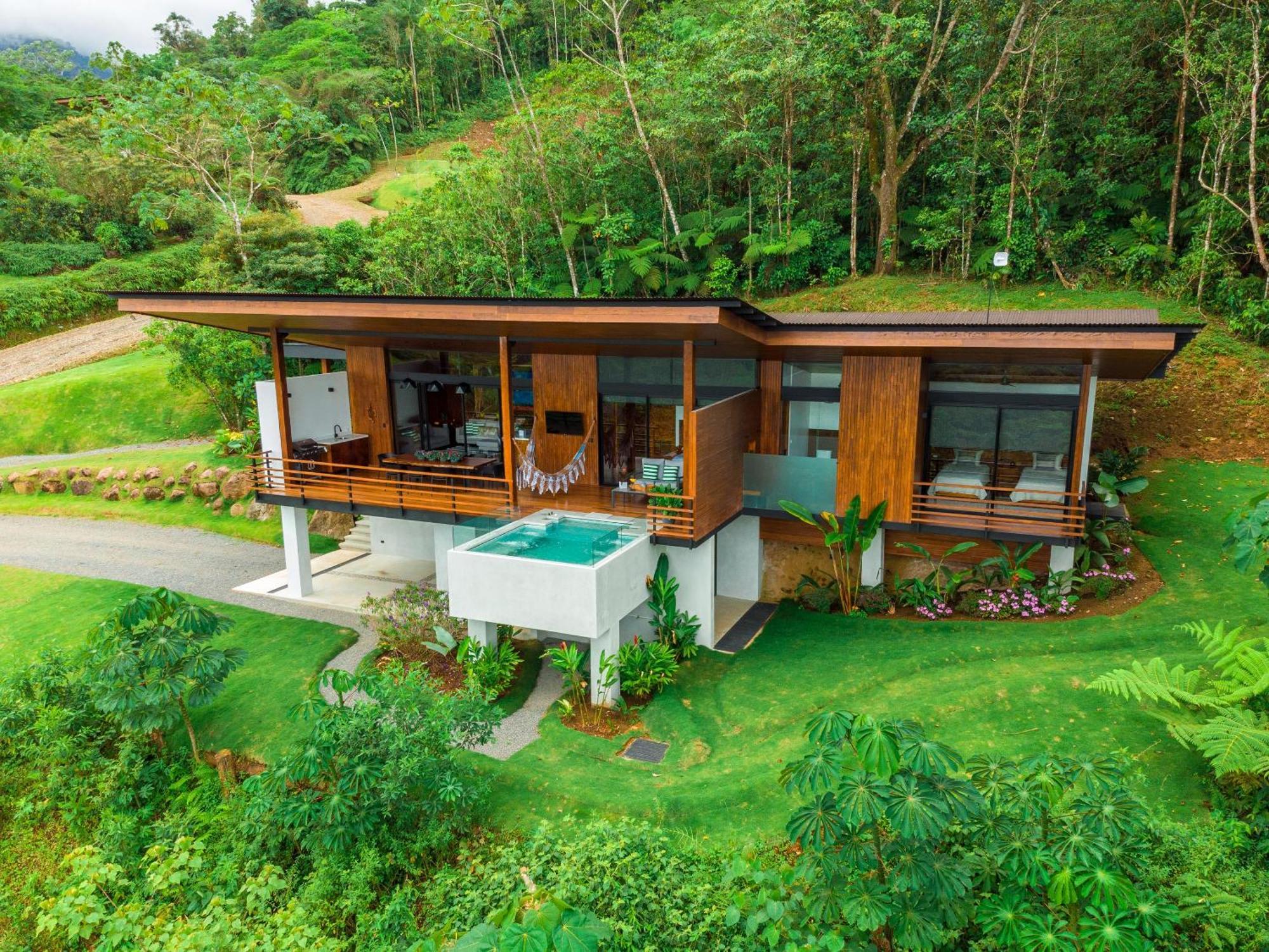 Ecolirios Boutique & Guacimo (Limon)