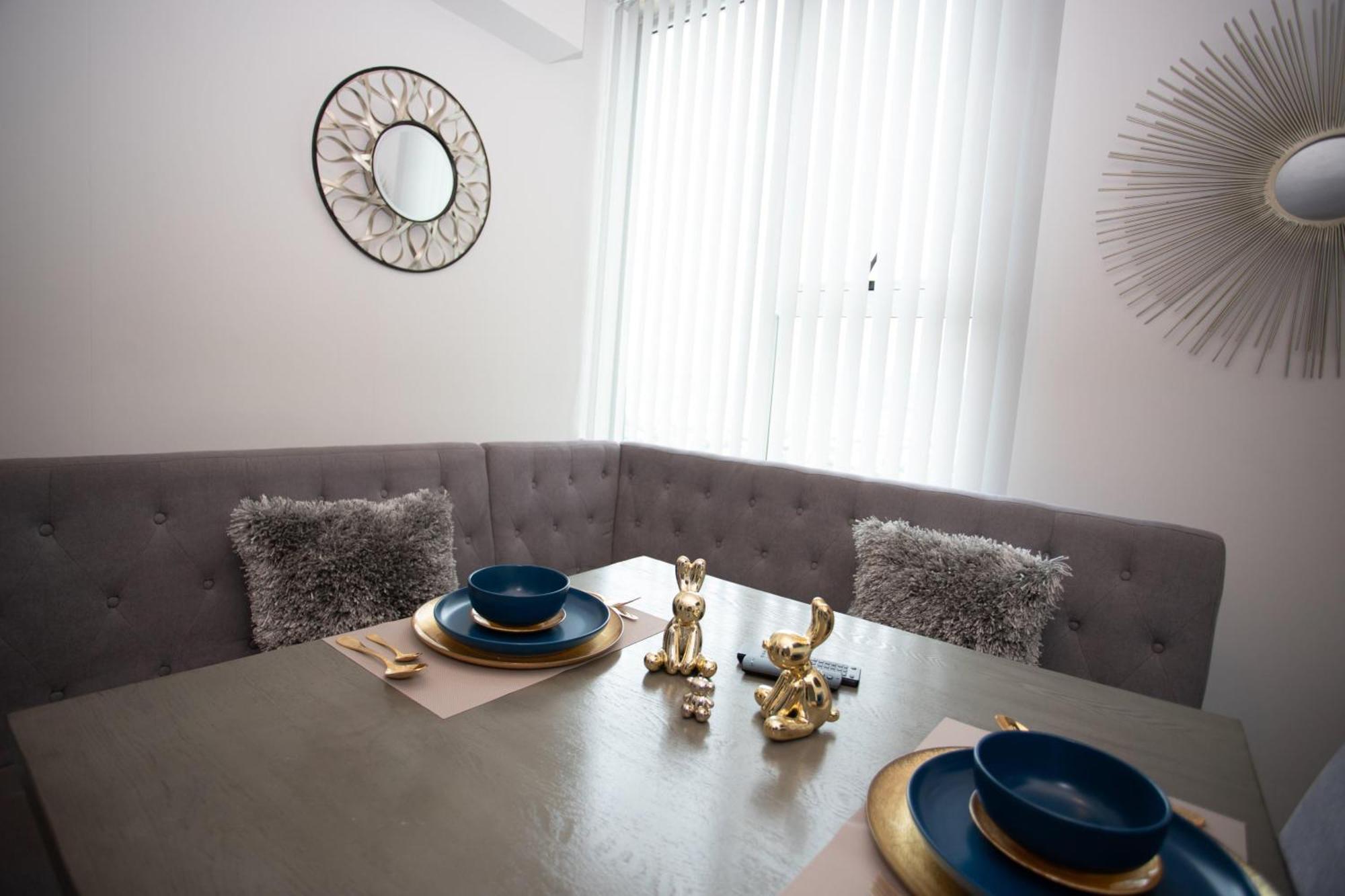 Apartment Gold Rabbit At 26, Views And Wonderland Vibes! *