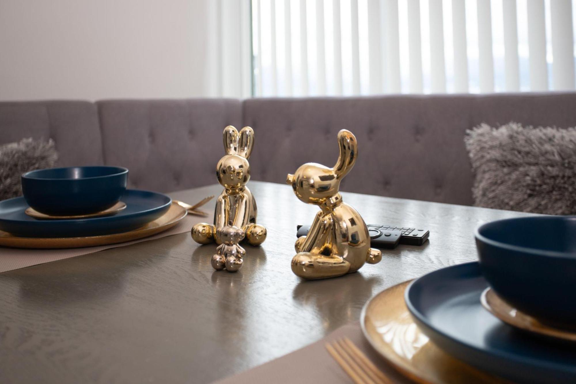 Gold Rabbit At 26, Views And Wonderland Vibes! Apartment