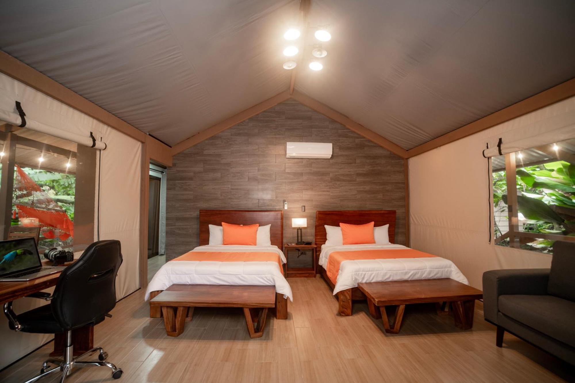 Valverde Glamping & *