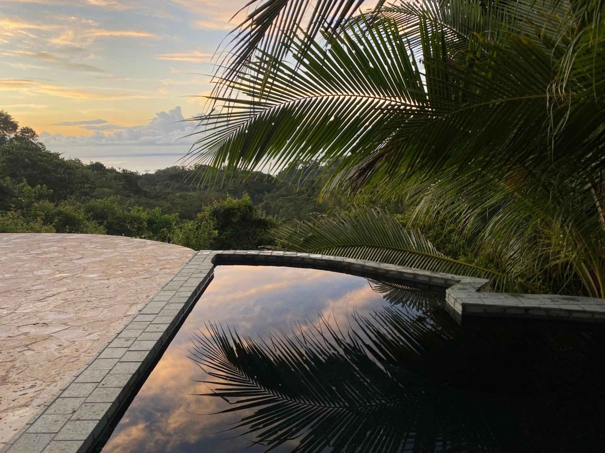 Private In With Ocean View Holiday home