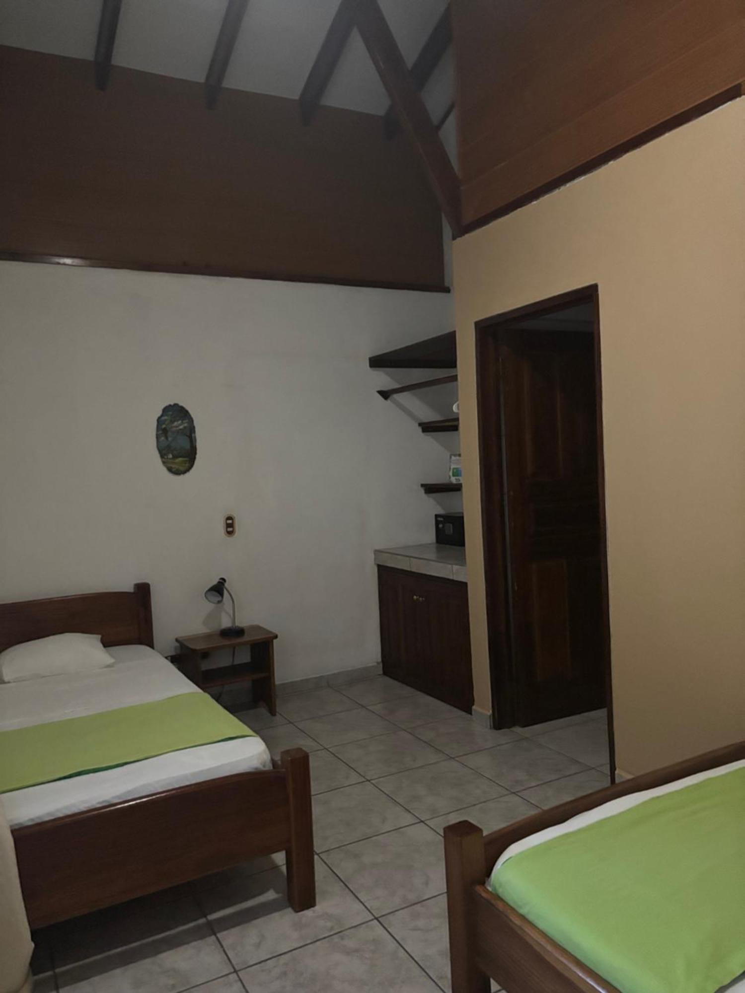 Hotel Suizo Loco & Cahuita