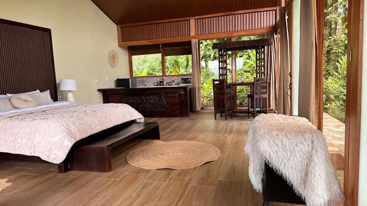 Ara Ambigua Hotel 2*
