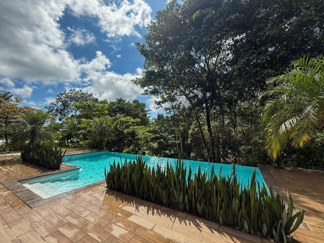 Resort Jungle River