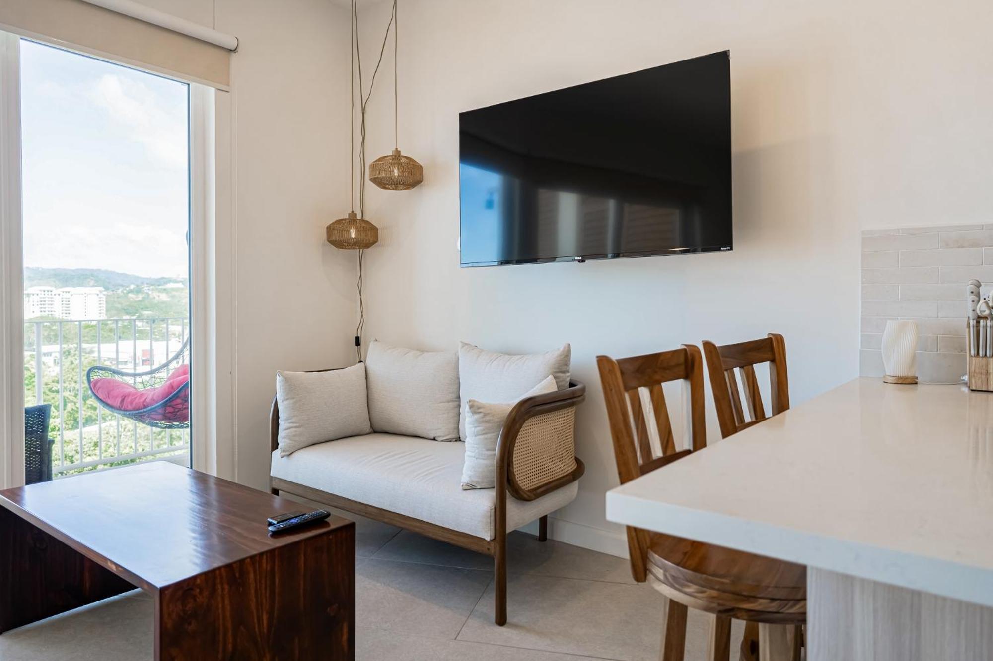 Hotel Nautical Breeze At Pacific Point