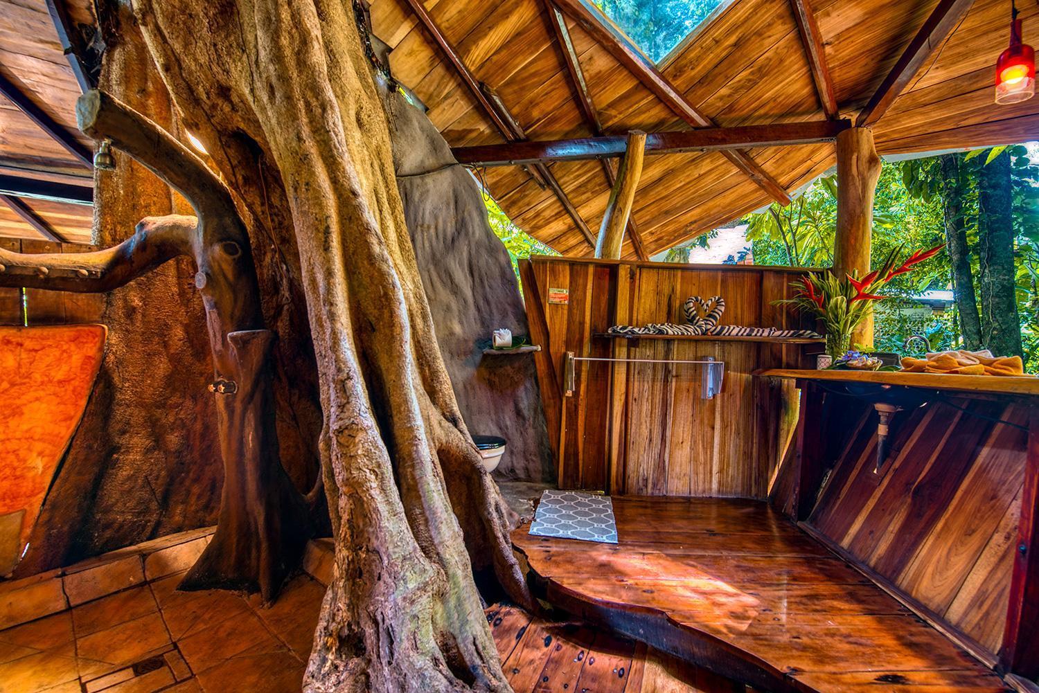 Tree House Beachfront Lodge *