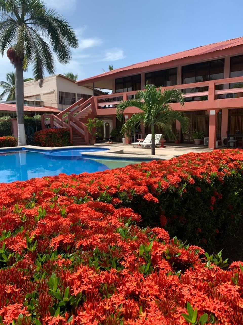 Hotel La Roca Del Mar