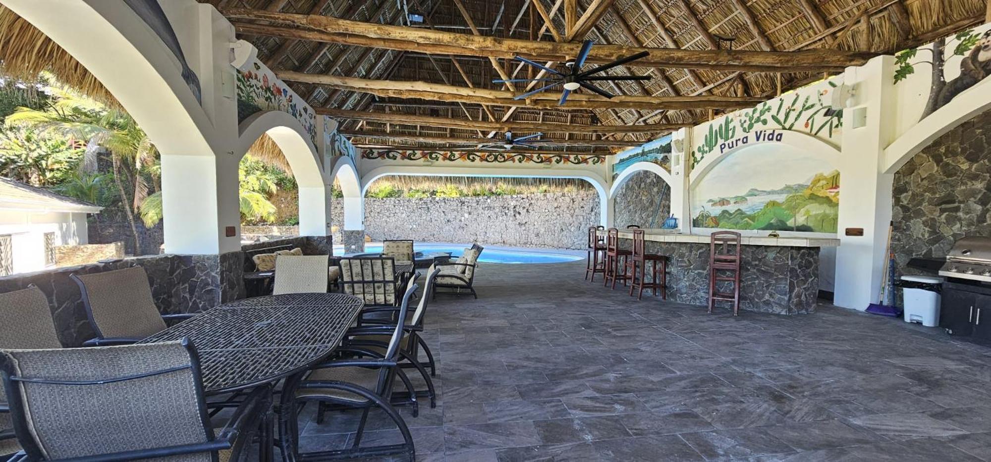 Pura Vida Villa *