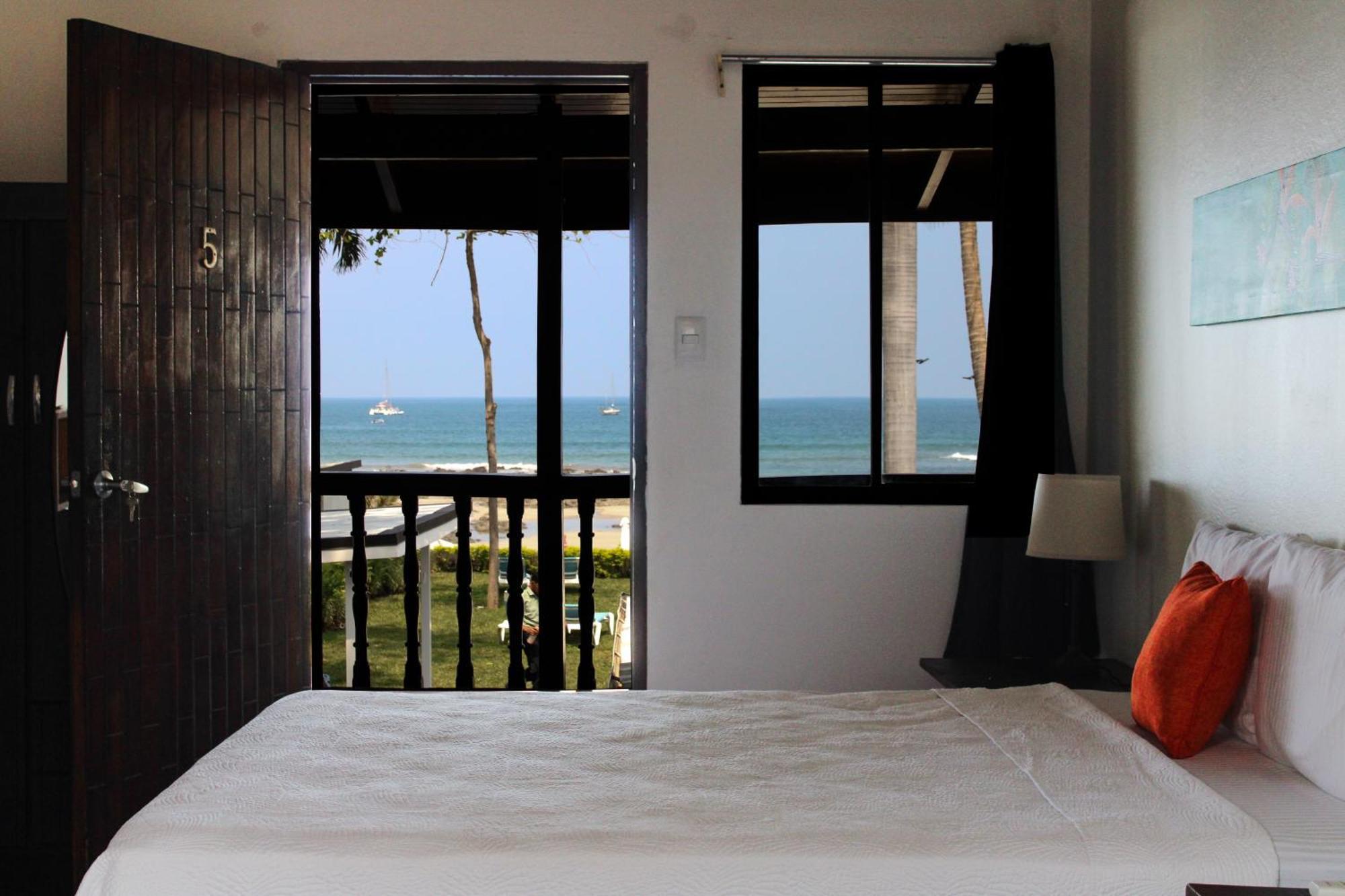 Hotel Perla De La Playa Beachfront