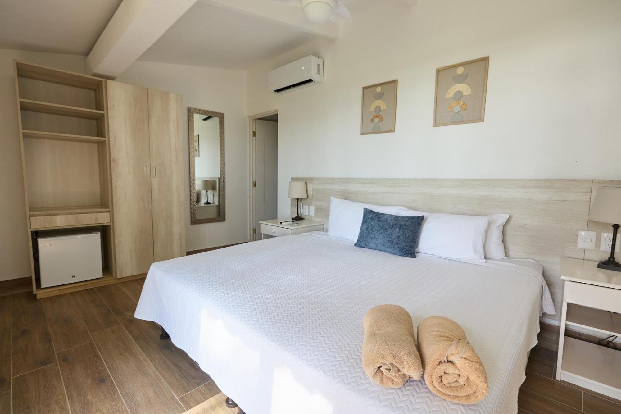 Hotel Perla De La Playa Beachfront *
