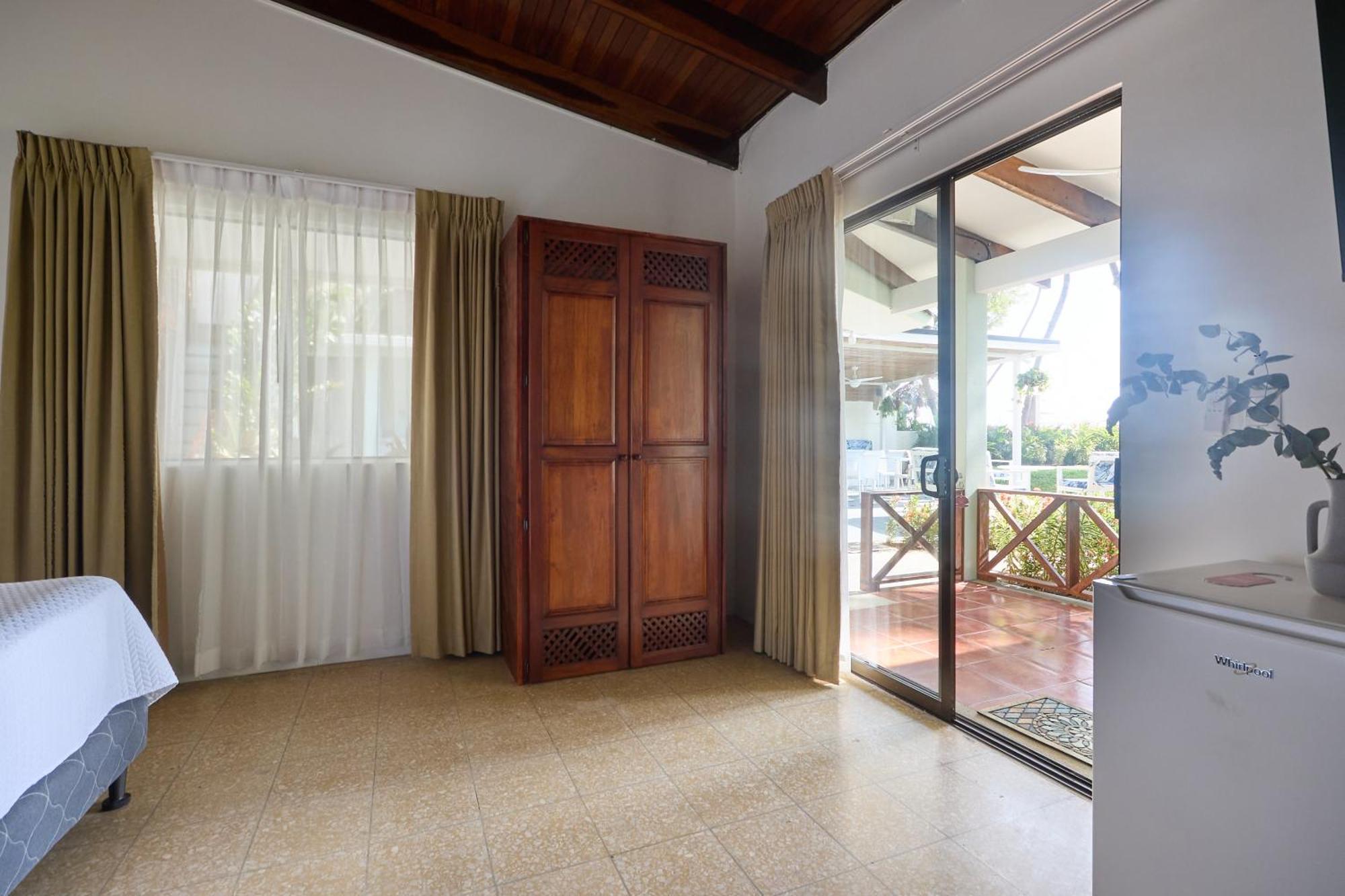 Perla De La Playa Beachfront Hotel